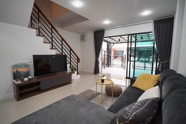 ให้เช่าทาวน์โฮม 3 ชั้น ทำเลใกล้เดอะมอลล์บางกะปิ ศุภาลัย เอสเซนส์ ลาดพร้าว 107 พื้นที่ใช้สอย 170 ตรม. 4 ห้องนอน 3 ห้องน้ำ ใกล้MRTลาดพร้าว101