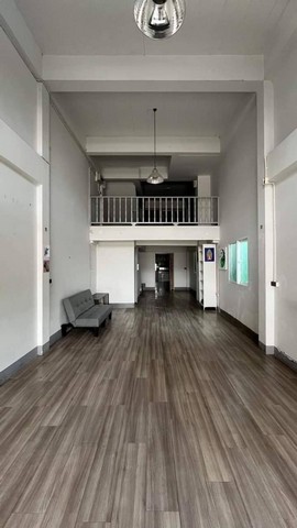 ทาวน์เอ้าส์ 3 ชั้น ทำเลดี ใกล้ 89 พล่าซ่า หนองหอย