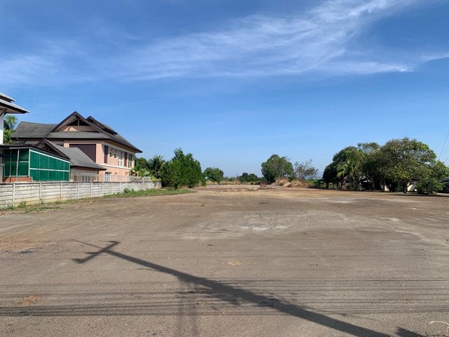 ที่ดิน ที่ดินใกล้ทะเล ท่าใหม่ จันทบุรี  ขนาด = 0 sq.wa 2 ngan 4 RAI 28000000 B. ใกล้กับ ห่างชายทะเลเพียงถนนคั่นประมาณ 50 ม.  ราคาต่ำกว่าตลาด จันทบุรี