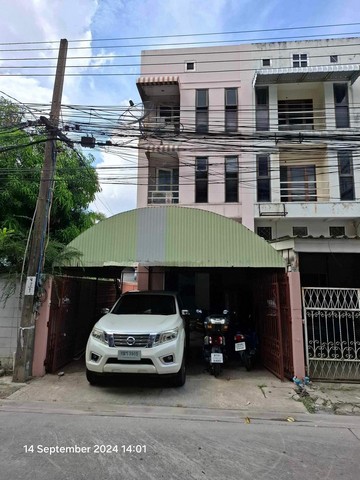 [H053] ให้เช่า 25k ทาวน์โฮม หลังริม ลาดพร้าว วังหิน 48 เขตลาดพร้าว โชคชัยสี่ ตกแต่งรีโนเวทใหม่ทาวน์โฮม 3 ชั้น หลังมุม 34 ตร.วา พื้นที่ใช้สอย 250 ตร.ม 4 ห้องนอน5 ห้องน้ำ 1 ห้องโถงชั้นล่าง เพดานสูง ตกแต่งแล้ว  (บ้านเปล่า ไม่มีแอร์)เหมาะทำ ทำโฮมออฟฟิศและอยู่อาศัย ด้านหลังติด plaza lagoon25,000.-/เดือน สัญญาขั้นต่ำ 1 ปี ประกัน 2 เดือน ล่วงหน้า 1 เดือนTEL: 095-940-6781 / TEL: 082-217-5944LINE: @500lkyco https://lin.ee/r1A21Uzการเดินทาง- ถนนลาดพ�