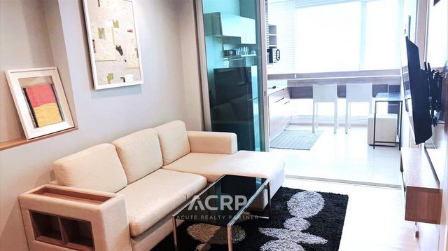 ขายคอนโด Rhythm Phahon-Ari ย่านอารีย์ ห้องสภาพดี เจ้าของดูแลอย่างดี ขนาด 45.34 ตร.ม. 1 ห้องนอน 1 ห้องน้ำ ชั้นสูง วิวสวย ทัศนียภาพกว้างไกล Built-in และเฟอร์นิเจอร์ครบ เดินทางสะดวก เพียง 300 เมตรถึง BTS เสนาร่วม และ BTS สะพานควายขาย 5,670,000 บาท(รหัสทรัพย์ 00155183) Contact Us+66 (0)88 268 2000info@acuterealtyconsultant.comLine Official : http://lin.ee/N9TaR0qhttps://www.acr-partner.com