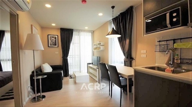 ขายคอนโด ปาล์ม สปริงส์ นิมมาน รอยัล ขนาด 31.06 ตร.ม. 1 ห้องนอน 1 ห้องน้ำ ห้องตกแต่งสวย พร้อมเฟอร์นิเจอร์และเครื่องใช้ไฟฟ้าครบ ทำเลดีมาก ติดถนนนิมมานเหมินทร์ สามารถเดินไปห้างเมญ่าได้สะดวก ขาย 3,590,000 บาท(รหัสทรัพย์ 00153548)Contact Us+66 (0)88 268 2000info@acuterealtyconsultant.comLine Official : http://lin.ee/N9TaR0qhttps://www.acr-partner.com