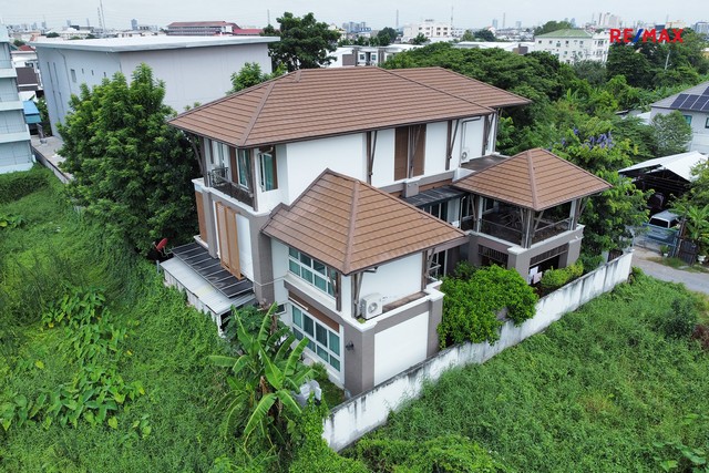  บ้านเดี่ยว งามวงศ์วาน 47 พื้นที่ 100 ตร.ว. หลังริม 546 ตร.ม. ซอยหลัง การไฟฟ้าภูมิภาค ใกล้มหาวิทยาลัยเกษตรศาสตร์ รถไฟฟ้าสายสีแดง บางเขน      ราคาเพียง :  13800000 บาท (ขายต่ำกว่าราคาประเมิน)รายละเอียดย่อ :ที่ดิน 100 ตร.ว พร้อมบ้านเดี่ยว 3 ชั้น ใกล้ ม. เกษตร การไฟฟ้าภูมิภาค โรงพยาบาลวิภาวดี สถานีรถไฟฟ้าบางเขน เหมาะกับการอยู่อาศัย บ้านสวยพื้นที่ใช้สอยเยอะ เหมาะครอบครัวใหญ่รายละเอ