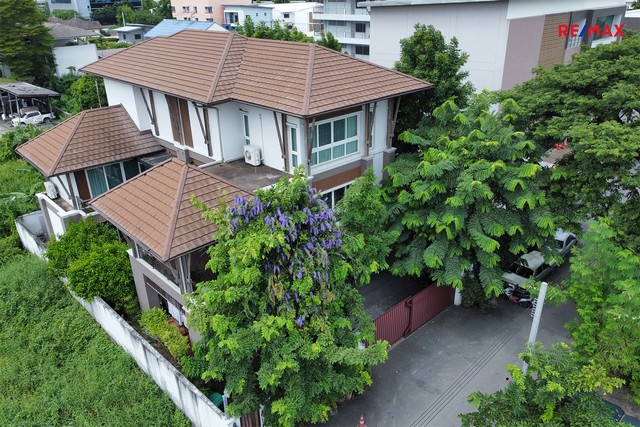  บ้านเดี่ยว งามวงศ์วาน 47 พื้นที่ 100 ตร.ว. หลังริม 546 ตร.ม. ซอยหลัง การไฟฟ้าภูมิภาค ใกล้มหาวิทยาลัยเกษตรศาสตร์ รถไฟฟ้าสายสีแดง บางเขน      ราคาเพียง :  13800000 บาท (ขายต่ำกว่าราคาประเมิน)รายละเอียดย่อ :ที่ดิน 100 ตร.ว พร้อมบ้านเดี่ยว 3 ชั้น ใกล้ ม. เกษตร การไฟฟ้าภูมิภาค โรงพยาบาลวิภาวดี สถานีรถไฟฟ้าบางเขน เหมาะกับการอยู่อาศัย บ้านสวยพื้นที่ใช้สอยเยอะ เหมาะครอบครัวใหญ่รายละเอ