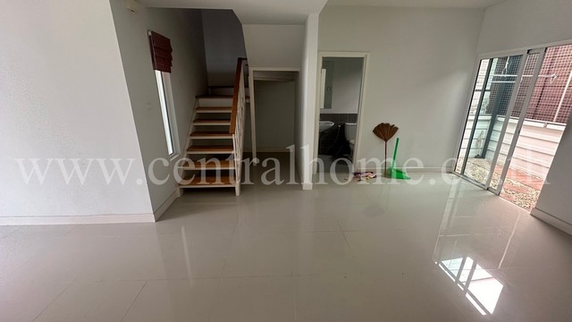 ทาวน์โฮม อารียา เดอะ คัลเลอร์ส วงแหวน - ราชพฤกษ์ หลังริม