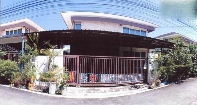   Code ID : PGRBR620012  ราคา 4,400,000  บาท ▸ เนื้อที่ 72 ตร.ว  พื้นที่ใช้สอย 293.5 ตร.ม.   ▸ 3 ห้องนอน 3 ห้องน้ำ    ▸ 1 ที่จอดรถ   พิกัดทรัพย์ : https://maps.app.goo.gl/EEF2MGScnVDYhCLe7  สถานที่ใกล้เคียง ▸ใกล้ บิ๊กซี บ้านโป่ง ▸ใกล้ สถานีรถไฟ บ้านโป่ง ▸ใกล้ โรงพยาบาลซานคามิลโล บ้านโป่ง  ▸ใกล้ วัดบ้านโป่ง  สอบถามเพิ่มเติม / นัดชม โทร. 097-419-5982(พลอย) โทร. 096-932-4624(ออมสิน) Line : @panaya (มี@ด้านหน้า)  ปรึกษาสินเชื่อฟรี One Stop Service ดูแลตั้งแต่ต้นจนจบบริษัท ป