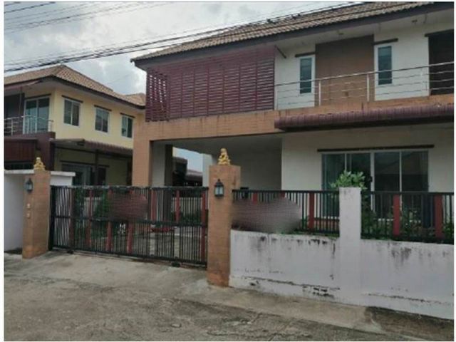   Code ID : PGRBR620005  ราคา 4,000,000  บาท ▸ เนื้อที่ 84 ตร.ว  พื้นที่ใช้สอย 249.35 ตร.ม.   ▸ 3 ห้องนอน 3 ห้องน้ำ    ▸ 1 ที่จอดรถ   บ้านหันไปทางทิศตะวันออกเฉียงใต้  พิกัดทรัพย์ : https://maps.app.goo.gl/wnmQih8eVY3hwXN98  สถานที่ใกล้เคียง ▸ใกล้ โรงพยาบาลราชบุรี ▸ใกล้ โลตัส ราชบุรี ▸ใกล้ โรบินสัน ไลฟ์สไตล์ ราชบุรี   ▸ใกล้ โฮมโปร ราชบุรี  สอบถามเพิ่มเติม / นัดชม โทร. 097-419-5982(พลอย) โทร. 096-932-4624(ออมสิน) Line : @panaya (มี@ด้านหน้า)  ปรึกษาสินเชื่อฟรี One Sto