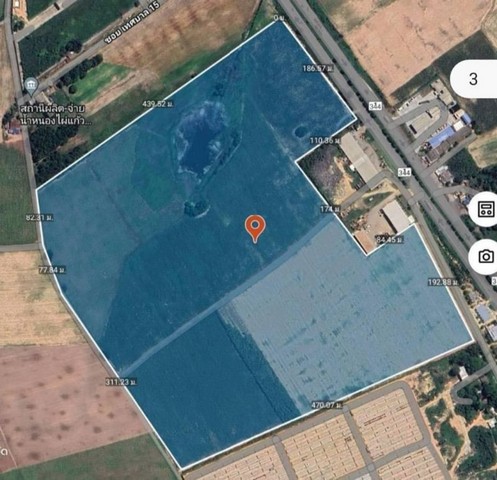 TEL:088-559 5199 คุณเอLine: https://line.me/ti/p/C0eGe0whLXขายที่ดินติดถนนใหญ่ บ้านบึง-แกลง ถนนสาย 344 หนองไผ่แก้วที่ดินเปล่า 142 ไร่ (2 โฉนด)ขายยกแปลง 355 ล้านบาท(ไร่ละ 2.5 ล้านบาท) ค่าโอนจ่ายคนละครึ่ง- เป็นที่ดินอยู่ในเขตพื้นที่สีเหลือง (เขตชุมนุมชนบท)- เป็นที่ดินที่มีผู้อาศัยหนาแน่นน้อย - มีรหัสกำกับที่ดิน คือ ย.1 สามารถสร้างหมู่บ้านจัดสรร บ้านเดี่ยว ทาวน์เฮ้าส์ คอนโดขนาดเล็กและขนาดกลางได้T : A4