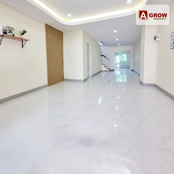 ม. อิมพิเรียลเพลส หลังตลาดJAS GREEN-ซอยลาดปลาดุก หลังบ้านทุ่งนาโล่งสบายอากาศดีมาก ๆ