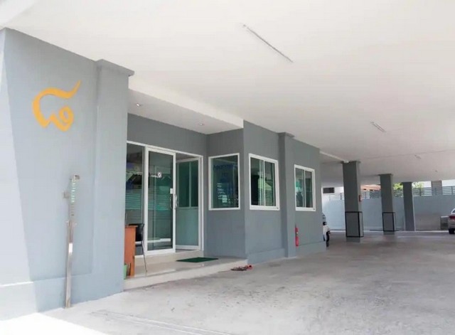 ให้เช่าโกดัง-มีออฟฟิศ ย่านดินแดง รัชดา พื้นที่ 470 ตรม. หลังคาสูง 7 เมตร  แอร์ 6 ตัว ที่จอดรถหน้าโกดัง 6 ล้อเข้าได้ 