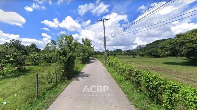 ขายที่ดินเปล่าพร้อมสวนลำไย ต.น้ำแพร่ อ.หางดง จ.เชียงใหม่ ขนาด 55-1-06 ไร่ หน้ากว้างติดถนนประมาณ 136 เมตร ปัจจุบันเป็นสวนลำไยและสวนมะนาว ถนนทางเข้าที่ดินเป็นคอนกรีต มีเสาไฟฟ้าผ่านตลอดแนว เหมาะสำหรับทำบ้านพัก รีสอร์ทตากอากาศ โฮมสเตย์ หรือร้านกาแฟ รวมไปถึงสวนออแกนิค เดินทางสะดวก ใกล้สวนน้ำขนาดใหญ่แกรนด์แคนยอน ร้านกาแฟ และสถานที่ท่องเที่ยวขาย 85,000,000 บาท(รหัสทรัพ