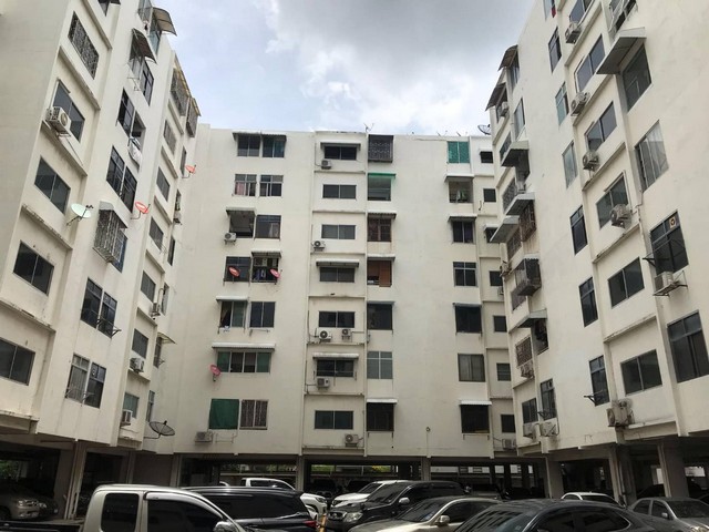 ชื่อโครงการ พูลทิพย์ คอนโดเฮ้าส์  ที่ตั้ง ซอยแจ้งวัฒนะ 6 ชั้น 8  แขวงตลาดบางเขน เขตหลักสี่ กรุงเทพมหานคร ประเภท  คอนโด  8  ชั้นราคาขาย 890,000 บาทรายละเอียด ขนาด 36.85  ตรม.1 ห้องนอน 1 ห้องน้ำ 1 ห้องนั่งเล่น แอร์ 1 ตัว สิ่งอำนวยความสะดวกรปภ 24 ชม. ลิฟท์   เครื่องออกกำลังกาย พร้อมอยู่ บรรยากาศเงียบสงบ การเดินทางสะดวก– ทางด่วนดอนเมืองโทล์เวย์  –ถนนวิภาวดีรังสิต–ถนนพหลโยธิน– BTS หลั