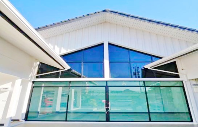 เทคโนโลยีราชมงคลล้านนา เจ็ดยอด ให้เช่าโชว์รูม ห้องกระจก เพดานสูง 1 ชั้น เมืองเชียงใหม่  มหาลัยเชียงใหม่ 16 ตรว. 13,498B-M 1น้ำ 6จอดรถJedyod Commercial Showroom Rajamangala University of Technology Lanna 1-story For rent MueangChiangMai ChiangMai University 16sq.wa. 13,498B-M 1bath 6parking.ตำบลช้างเผือก อำเภอเมืองเชียงใหม่ เชียงใหม่ 50300ห้องกระจก เพดานสูงโล่งโปร่ง เหมาะสำหรับเปิดร้าน อาหาร เครื่องดื่ม ขนมเบเกอรี่ ขายยา ค้าปลีก ออฟฟิส private class ทำเล็บ เสริมสวย ฯลฯ1 ห้องนอน1