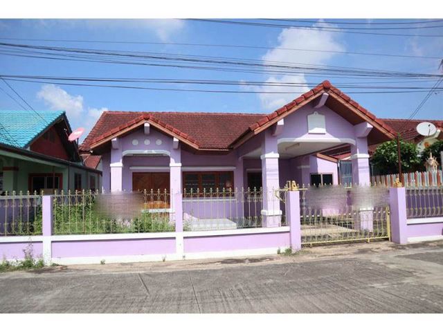   Code ID : PGPBR600001  ราคา 1,600,000  บาท ▸ เนื้อที่  52 ตร.ว   พื้นที่ใช้สอย 110.25 ตร.ม.   ▸ 3 ห้องนอน 2 ห้องน้ำ    ▸ 1 ที่จอดรถ   พิกัดทรัพย์ : https://maps.app.goo.gl/GBGN8xuPpGt8bEns6  สถานที่ใกล้เคียง ▸ใกล้ โรงพยาบาล ท่ายาง ▸ใกล้ โลตัส ท่ายาง ▸ใกล้ PTT Station ปตท.ท่ายาง 2  ▸ใกล้ วัดท่าคอย  สอบถามเพิ่มเติม / นัดชม โทร. 097-419-5982(พลอย) โทร. 096-932-4624(ออมสิน) Line : @panaya (มี@ด้านหน้า)  ปรึกษาสินเชื่อฟรี One Stop Service ดูแลตั้งแต่ต้นจนจบบริษัท ปณยาคิดดี จำกัด