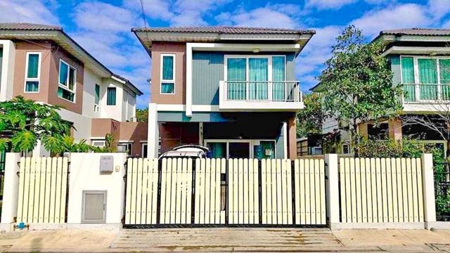 ตลาดลุงออม ตลาดกิเลน สาย 3 บางกรวย นนทบุรี ภายในบ้านได้ถึง 2 คัน ให้เช่าบ้านเดี่ยว 2 ชั้น   44  ตร.ว. 3นอน 2น้ำ 11,998 บาท-เดือน ปิ่นเกล้า-พุทธมณฑล Pinklao-Phutthamonthon Sai3 BangKruai Nonthaburi 2cars LungOm Market Kilen Market house for rent 2Storeys 44sq.wa 3bed 2bath 11,998 baht-month ศาลากลาง  บางกรวย  นนทบุรีรับสัตว์เลี้ยงระเบียงเคเบิลทีวีที่ทิ้งขยะตู้เสื้อผ้าวอล์กอินชานบ้านจอดรถ ภายในบ้านได้ถึง 2 คัน ปลอดภัยมี รปภ.ออกตรวจการตลอด3 ห้องนอน 2 ห้องน้ำ 1 ห้องค�