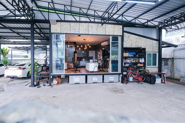 ขายบ้านเดี่ยวเดอะ เชนโทรบางนาพื้นที่ใช้สอย 303 ตรม. ที่ดิน 71ตร.ว. 4 ห้องนอน 5 ห้องน้ำ2 ห้องนั่งเล่น 1 ห้องแม่บ้าน3 ที่จอดรถถนนบางนาตราด