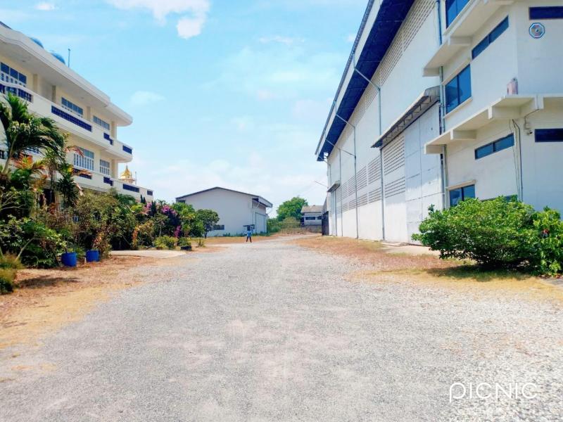 ขายที่ดินพร้อมบ้านและโกดัง : ????ผังม่วงลาย เนื้อที่   7 ไร่  3 งาน  61 ตรว