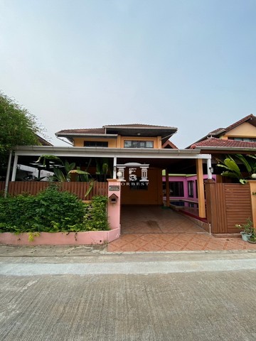 ขายบ้านเดี่ยว 2 ชั้น หมู่บ้านพงษ์ศิริชัย บรมราชชนนี เนื้อที่ 133 ตรว. เหมาะสำหรับอยู่อาศัยและลงทุน ที่ตั้ง: ถนนบรมราชชนนี ศาลาธรรมสพ เขตทวีวัฒนา กรุงเทพ 90730 รายละเอียด- บ้านเดี่ยว 2 ชั้น- เนื้อที่ 133 ตร.ว. - พื้นที่ใช้สอย ประมาณ 532 ตร.ม.- 6 ห้องนอน- 4 ห้องน้ำ- หน้ากว้าง 24 ม. ลึก 16 ม. และ 23 ม. จุดเด่น และ สถานที่ใกล้เคียง - ตรงข้ามบุญถาวรปิ่นเกล้า- ตลาดสดธนบุรี- มหิดล ศาลายา - ห่างจากถ�