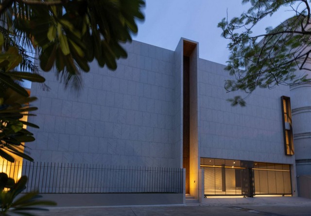 ขายบ้านเดี่ยว 3 ชั้น Unique Luxury ซอยประดิษมนูธรรม ขนาด 202 ตร.วา พร้อมสระว่ายน้ำ ทุกห้องนอนเห็นวิวสวนกลางบ้านที่ตั้ง: ซอยประดิษมนูธรรม 10 แขวงคลองเจ้าคุณสิงห์ เขตวังทองหลาง กรุงเทพมหานครรายละเอียด- บ้านเดี่ยว 3 ชั้น Unique Luxury - เนื้อที่ 202 ตร.วา - พื้นที่ใช้สอย 1670 ตร.ม. - 5 ห้องนอน (ทุกห้องนอนพร้อม walk in closet)- 8 ห้องน้ำ  - 1 ห้องสปา- 1 ห้องอเนกประสงค์- 2 ห้องรับแขก- ห้องรับรอง ห้องนั่งเล่นชั้น 2 ว