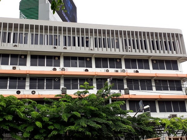 ออฟฟิศให้เช่าราคาถูก พหลโยธิน จตุจักร อาคารศรีสุข  รถไฟฟ้าบีทีเอสสถานีพหลโยธิน จอมพล เขตจตุจักร ขนาดพื้นที่ให้เช่าเริ่ม 30  ตรม.ขึ้นไป    O2,512,59O9,  O84,543,4833ดูข้อมูลอาคารอื่นที่ www.irentoffice.com และยินดีรับฝากขาย-เช่าสำนักงานค่าประกันการเช่า    3    เดือนค่าเช่าล่วงหน้า      1    เดือนสัญญาการเช่าสำนักงาน3ปีขนาดพื้นที่ให้เช่า30ตารางเมตรขึ้นไป  ขนาดพื้นที่และค่าใช้จ่ายต่างๆ อาจมีการ