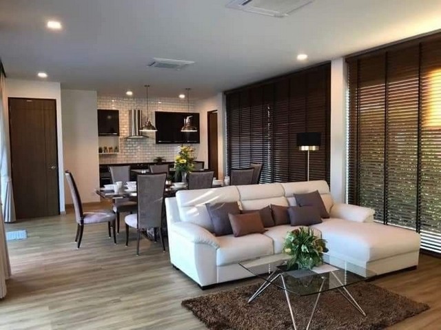 พูลวิลล่า 2 ชั้น พร้อมผู้เช่า สไตล์โมเดิร์น ในหมู่บ้านวังตาล