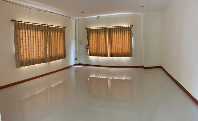 ขายบ้านเดี่ยว 2 ชั้น โครงการวนาทาวน์โฮม เนื้อที่เยอะสามารถวางบ้านน็อคดาวได้เลย เข้าเมืองเพียง 13 นาที ถ.สีหราชเดโชชัย จ.พิษณุโลก