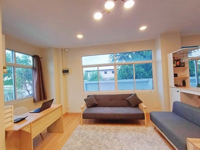 คุ้มค่าคุ้มราคา! ขายบ้านทาวน์เฮ้าส์รีโนเวทย่านวัชรพลหลังมุมเนื้อที่เยอะ 34 ตร.วา ทำเลดีมาก เดินทางสะดวกสุดๆ