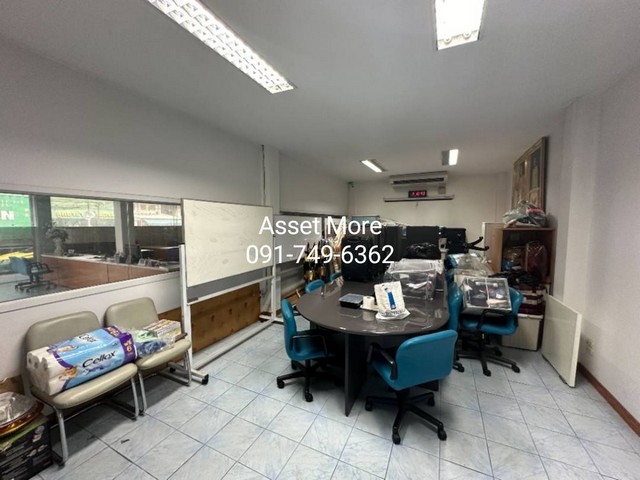 ให้เช่าชั้น1และ ชั้นลอย 4 คูหา รวม 512 ตรม .ติดถนน มีที่จอดรถ ใกล้ BTS สำโรง เหมาะทำคาเฟ่  ออฟฟิศสำนักงาน  โชว์รูม  คลีนิค  สตูดิโอ