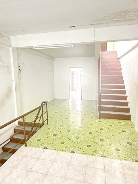 โรงพยาบาลสินแพทย์  เทพารักษ์ cafe clinic BTSสีเหลือง ศรีด่าน ขาย-ให้เช่า อาคารพาณิชย์ 3ชั้น ติดถนนใหญ่เพียง 30ม. 21ตรว.