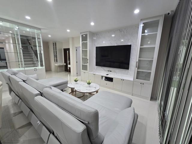 ขายบ้านเดี่ยว 2 ชั้น โครงการ The City พระราม 9-กรุงเทพกรีฑา ขนาดที่ดิน 67 ตรว. พื้นที่ใช้สอย 375 ตรม 3 ห้องนอน 6 ห้องน้ำ ตกแต่งสวย