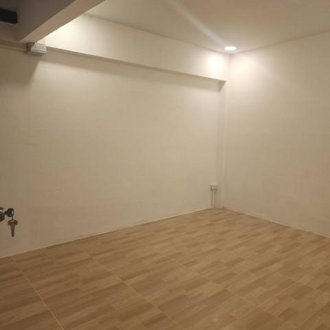 ให้เช่าบ้านเดี่ยว 2 ชั้น รีโนเวทใหม่  พระราม 9 ซอย43 ใกล้เดอะไนน์ พระราม 9 เนื้อที่ 50 ตารางวา พื้นที่ใช้สอย 360 ตร.ม.4 ห้องนอน 5 ห้องน้ำ