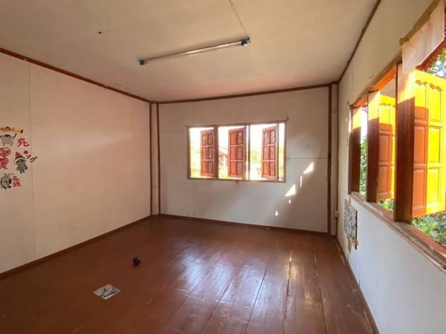 ลดราคาขาย บ้านไม้ยกสูงพร้อมที่ดิน กลางเมืองเชียงใหม่