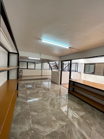 ให้เช่าโกดังพร้อมออฟฟิศ   รัชดา  ใก้ลฟอจูน  พท. 500  Tel. 0814164142