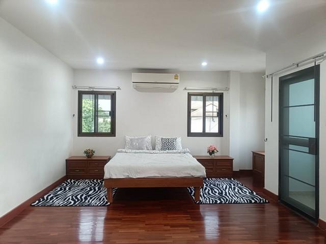 ให้เช่าบ้านเดี่ยว 3 ชั้น ย่านเอกมัย ใกล้บิกซีเอกมัย เนื้อทึ่64 ตรว พท ใช้สอย 450 ตรม 4 ห้องนอน 5 ห้องน้ำ เหมาะทำออฟฟิศหรืออยู่อาศัย