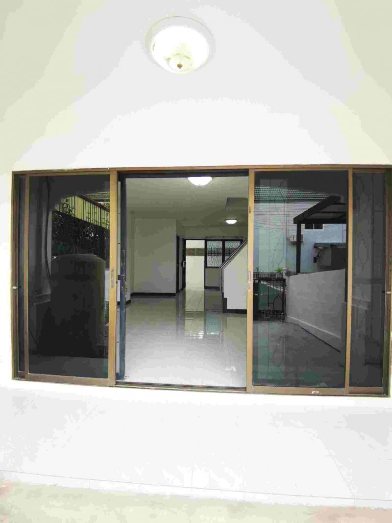 ขายทาวน์โฮม 3 ชั้นทำเลทอง โครงการหมู่บ้าน อู่ทองเพลส 3  ใกล้สถานีรถไฟฟ้า BTS คูคต อำเภอลำลูกกา  จังหวัดปทุมธานี