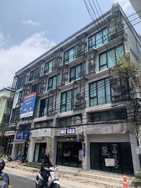 ขายด่วน!! ที่ดินพร้อมสิ่งปลูกสร้าง ซ.มหาดไทย Yield สูง