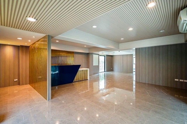 อาคารพาณิชย์ อาคารStand Alone พัฒนาการ ขนาด = 70 Square Wah 2 Bedroom 36000000 บาท ราคาพิเศษ!