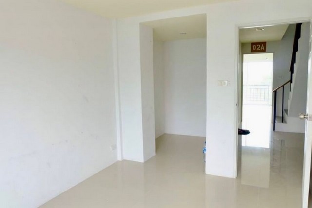 อาคารพานิชย์ 3 ชั้น 2 คูหา ตรงข้ามหมู่บ้านศุภาลัย สวนเสือ ศรีราชา TP-C0512