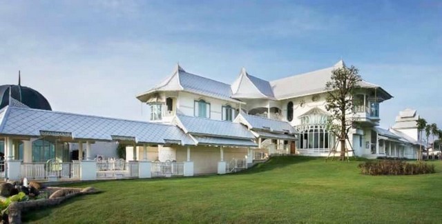 ขายที่ดินพร้อมบ้านทรงโคโลเนียล 2 ชั้น ติดคลองเชียงรากใหญ่  ที่ดิน 5-0-84 ไร่ กว้างติดคลองเชียงรากใหญ่ 80 เมตร กว้างติดถนน 28 เมตร 0813036969