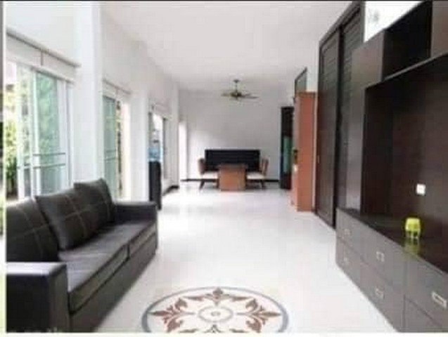 EPL-HR3838 บ้านเดี่ยวให้เช่า 3 ชั้น  ใกล้มหาวิทยาลัยเกษตร  ที่ดิน100 ตร.ว พื้นที่ใช้สอยเกือบ 400 ตร.ม  มี2ห้องนอน ใกล้ถนนใหญ่