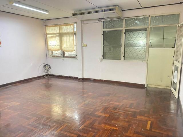 EPL-HR3843 ให้เช่าบ้านเดี่ยว 2 ชั้นซอยลาดพร้าว34 ใกล้MRT-BTS ลาดพร้าว ขนาด 50 ตรว.  4 ห้องนอน 3 ห้องน้ำ จอดรถในบ้าน 2 คัน