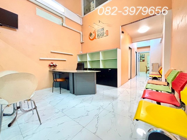 ขายอาคารพาณิชย์ 4 ชั้น ครึ่ง ติดถนนกิ่งแก้ว-หนามแดง หน้า ร.ร.สารสาสน์วิเทศสุวรรณภูมิ ทำเลดีเดินทางสะดวก