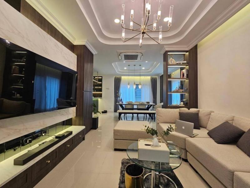 ขาย-เช่าบ้านเดี่ยว โครงการ CENTRO บางนา-ศรีนครินทร์  ถนนบัวนครินทร์  เนื้อที่ 56 ตรว. พื้นที่ใช้สอย 240 ตรม. 4 ห้องนอน  4 ห้องน้ำ