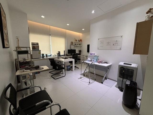 ให้เช่าอาคาร 4 ชั้นแปลงมุม ใกล้ BTS ทองหล่อ ซอยทองหล่อ 19 พื้นที่ใช้สอย 800 ตรม.5 ห้องนอน 4 ห้องน้ำ เหมาะทำออฟฟิศ จดทะเบียนบริษัทได้