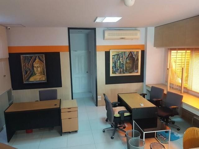 PB4751 ให้เช่าทาว์นโฮม 3 ชั้น ซอยรัชดา19 วิภาวดี16 ใกล้ MRT รัชดาภิเษก ขนาด 6ห้องนอน 4ห้องน้ำ เหมาะทำสำนักงาน หรืออยู่อาศัย