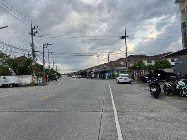 ขายอาคารพาณิชย์ พร้อมผู้เช่า ต้องการขายเนื่องจากจะไปอยู่ต่างจังหวัดขาย อาคารพาณิชย์ หลังมุม พร้อมผู้เช่า