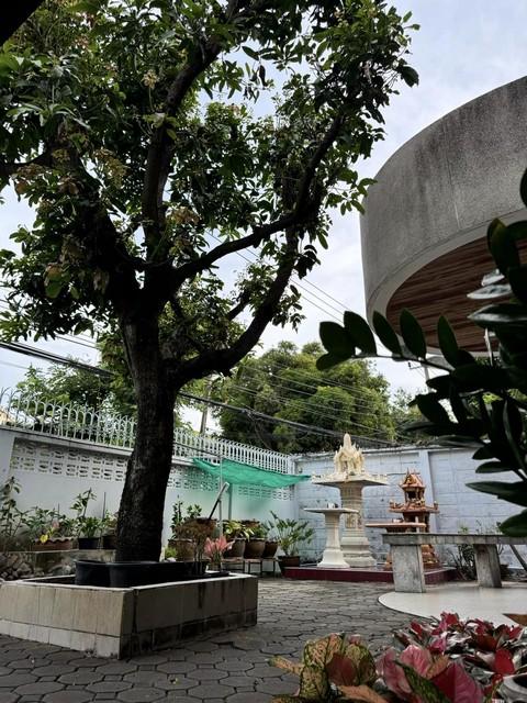 ขายบ้านเดี่ยว 3 ชั้น  ย่านสาทร-นราธิวาส ใจกลางงเมือง ในซอยสุด private พื้นที่: 96 ตารางวา 4 ห้องนอน  3 ห้องน้ำ ใกล้โรงเรียนชั้นนำ