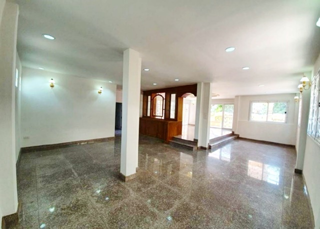 ปูพื้นหินอ่อน บ้านเย็นสบาย 4 นอน 240 ตร.ม.60 ตร.วา.บิ้วอินทั้งหลัง นิมิตรใหม่ 40 รพ.คลองสามวา 4.4 กม.บ้านเดี่ยว 2 ชั้นตกแต่ง