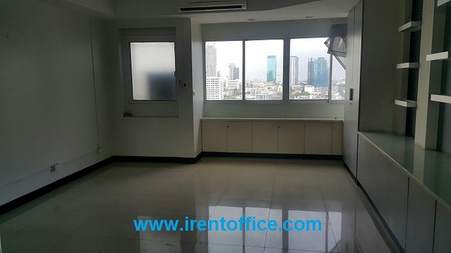 ออฟฟิศให้เช่าสุขุมวิท เอกมัย อาคารโมเดิร์นทาวน์ รถไฟฟ้าบีทีเอสสถานีเอกมัย O2,512,59O9,  O84,543,4833 www.irentoffice.com