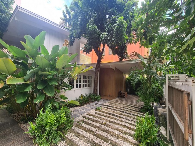 ให้เช่าบ้านเดี่ยวสไตล์มินิมอล ใจกลางสุขุมวิท ซอยสุขุมวิท 41 พร้อมสวนสวย เหมาะอยู่อาศัย โฮมออฟฟิศ คาเฟ่ ใกล้ Emquartier 